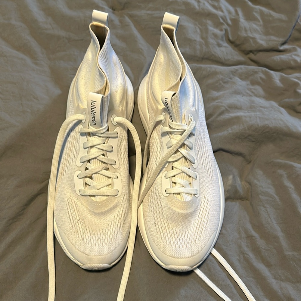 Lululemon chargefeel mid workout sneakers